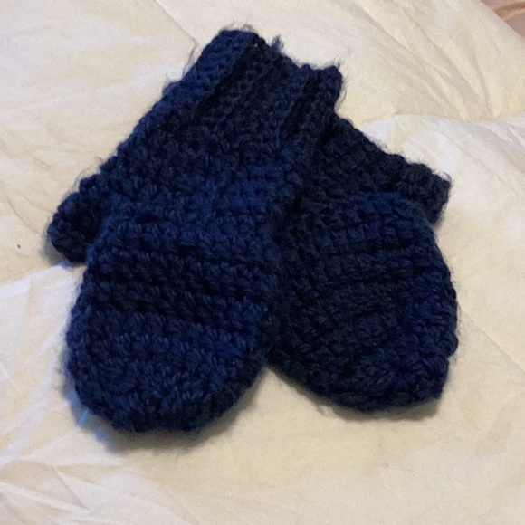 Mittens - Picture 2 of 2